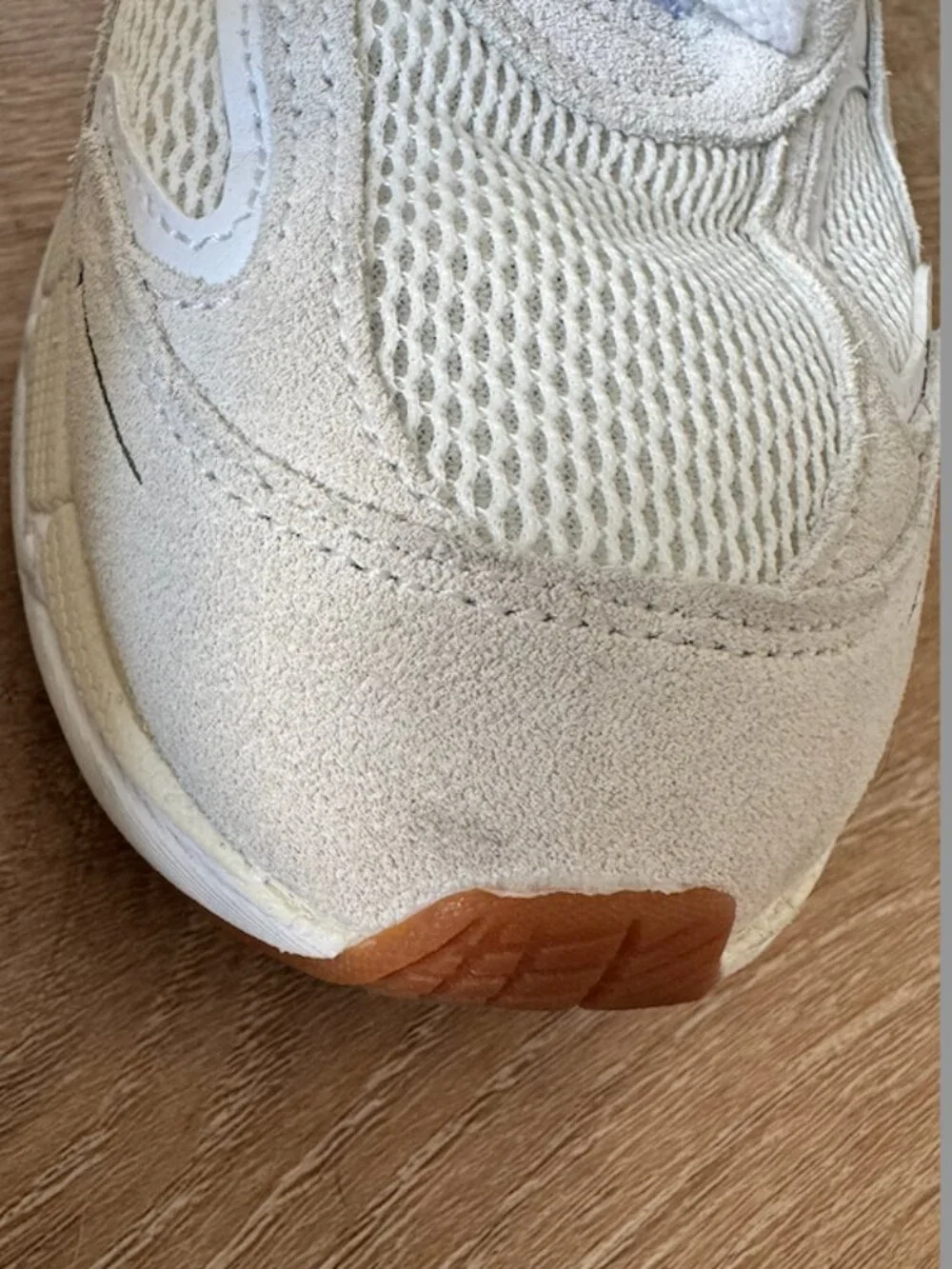 Puma White + Green Sneakers in Size 10